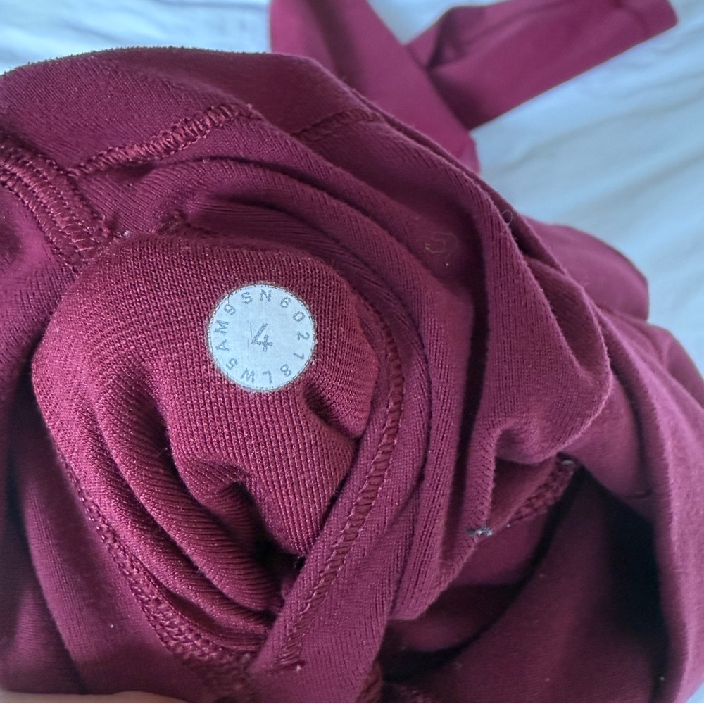 Lululemon Merlot align legging size 4, good used condition - Picture 8 of 8